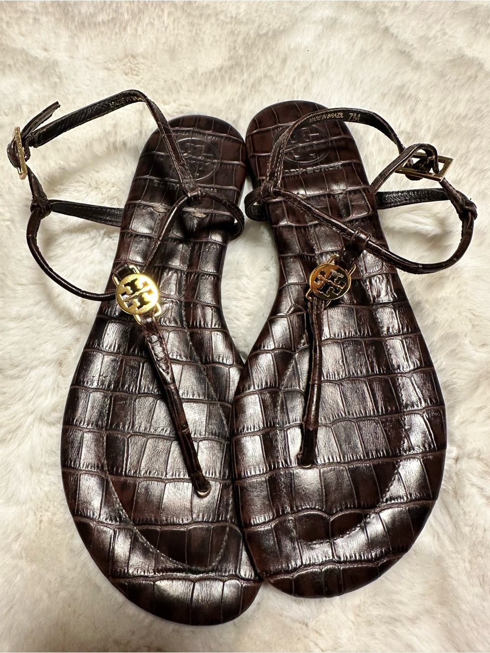 Tory Burch Brown Croc-Embossed Leather T-Strap Sandals with Gold Logo